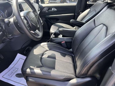 2025 Chrysler Pacifica Select FWD