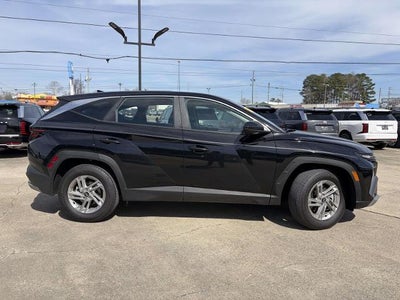 2025 Hyundai TUCSON SE FWD