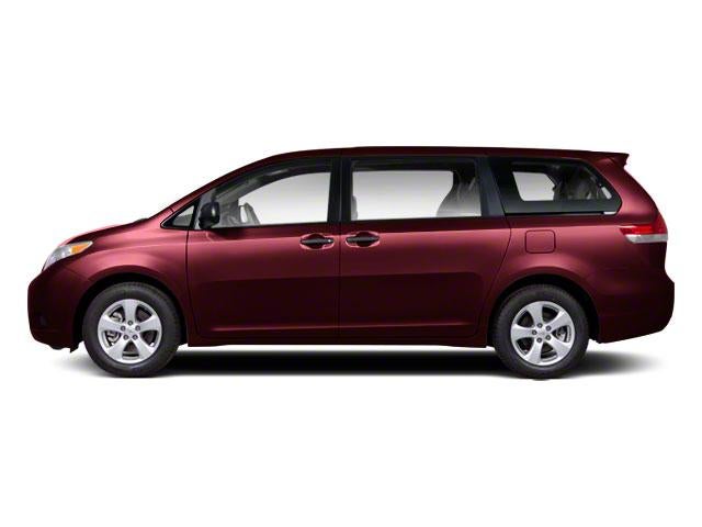2013 Toyota Sienna 5dr 7-Pass Van V6 L FWD (Natl)