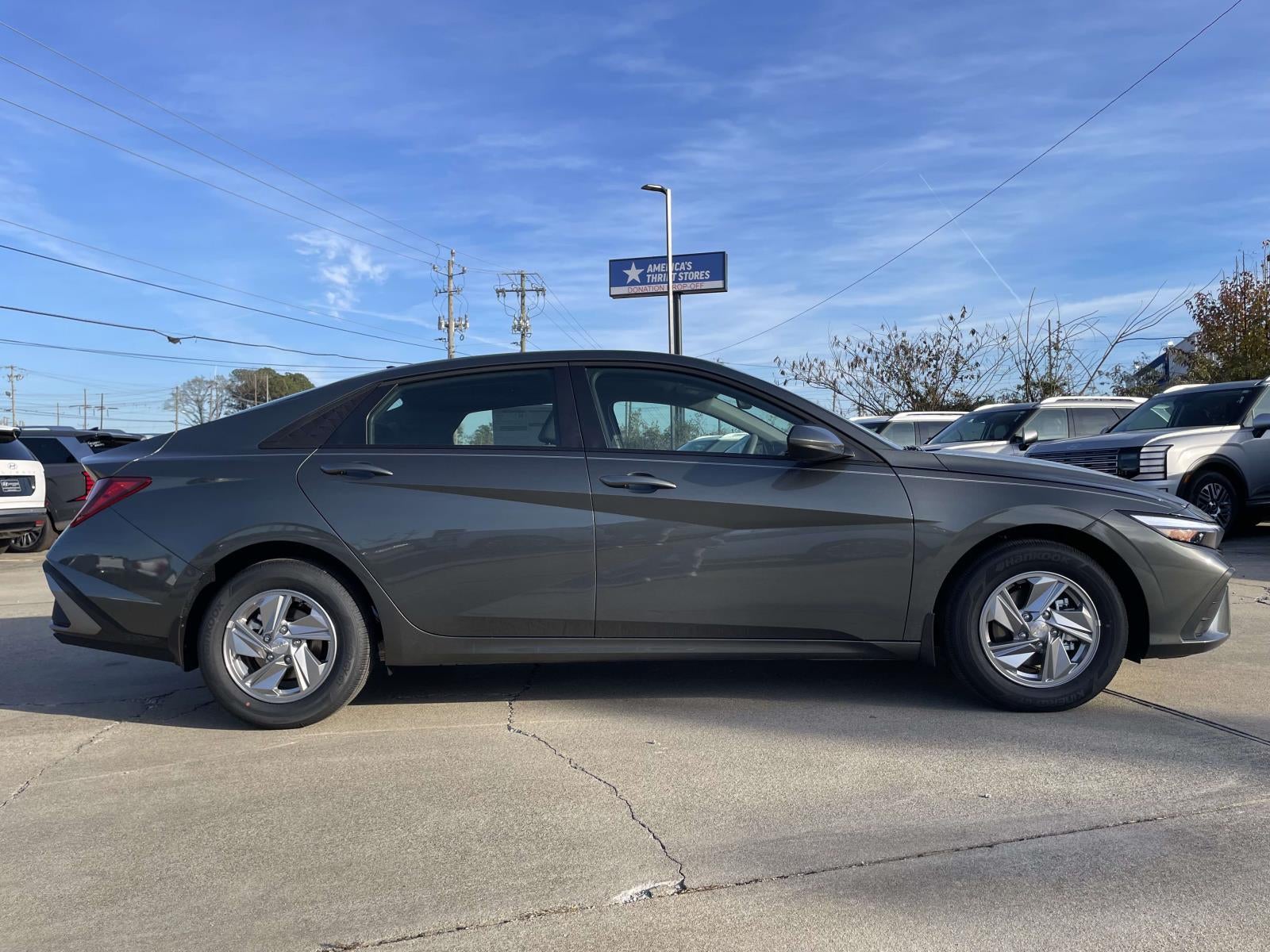 2026 Hyundai ELANTRA SE