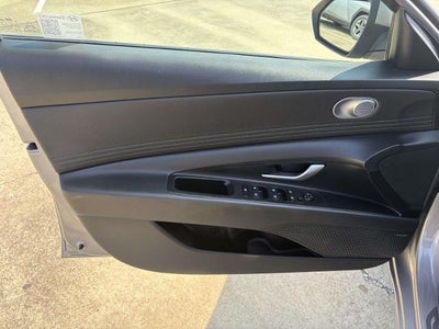 2025 Hyundai ELANTRA Limited IVT