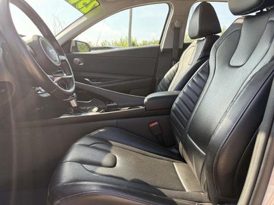 2025 Hyundai ELANTRA Limited IVT