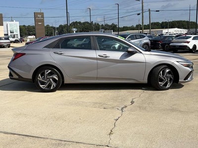 2025 Hyundai ELANTRA Limited IVT