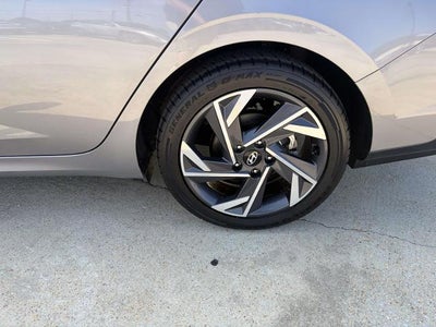 2025 Hyundai ELANTRA Limited IVT