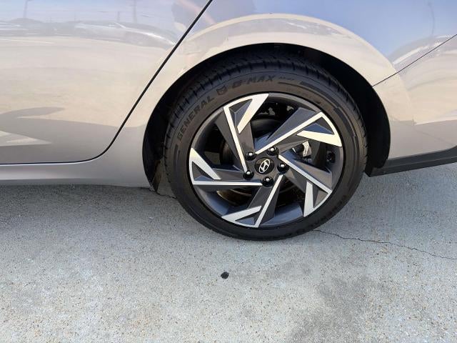 2025 Hyundai ELANTRA Limited IVT