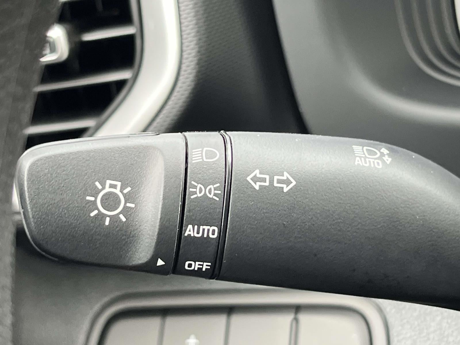 2025 Hyundai VENUE SE